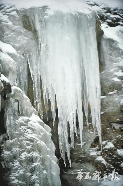 La hermosa cascada de hielo de la Puerta del Dragón en Sichuan (5)