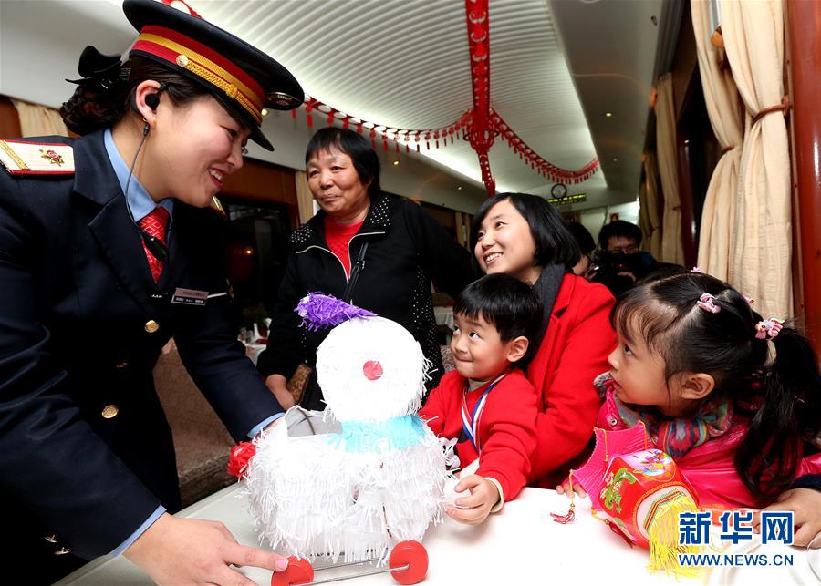 Los chinos celebran la Fiesta de los Faroles. (Xinhua/Peng Zhaozhi)