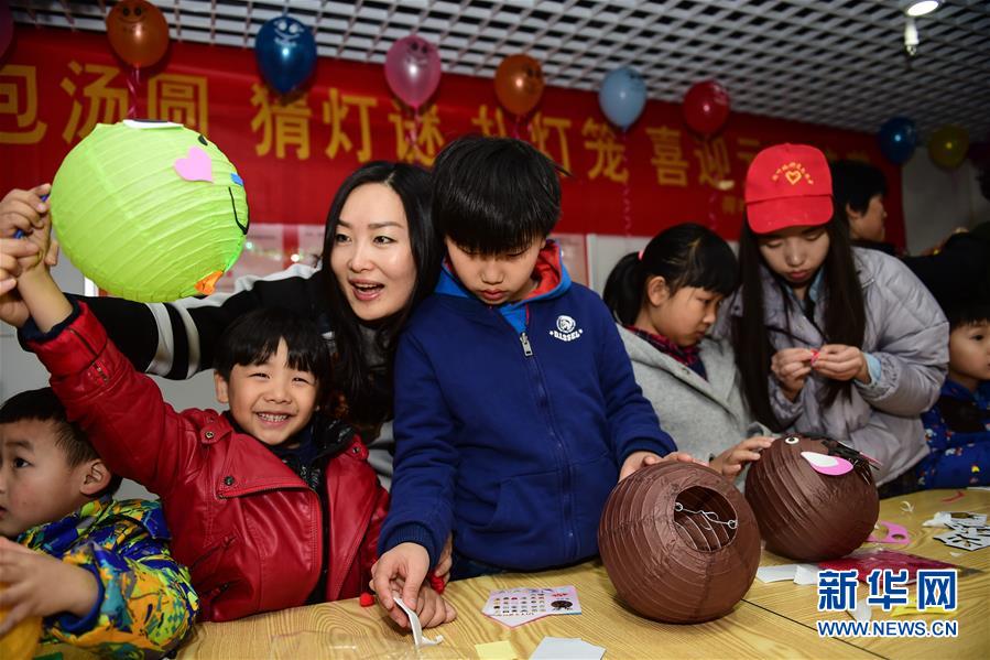 Los chinos celebran la Fiesta de los Faroles. (Xinhua/Peng Zhaozhi)