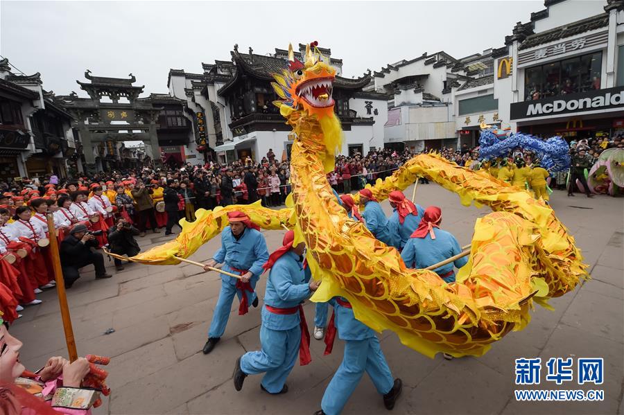 Los chinos celebran la Fiesta de los Faroles. (Xinhua/Peng Zhaozhi)