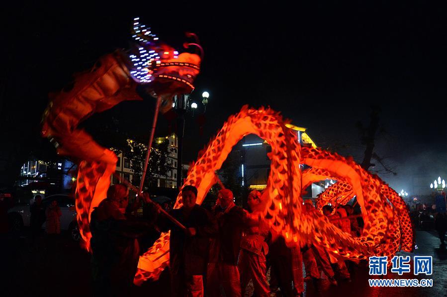 Los chinos celebran la Fiesta de los Faroles. (Xinhua/Peng Zhaozhi)