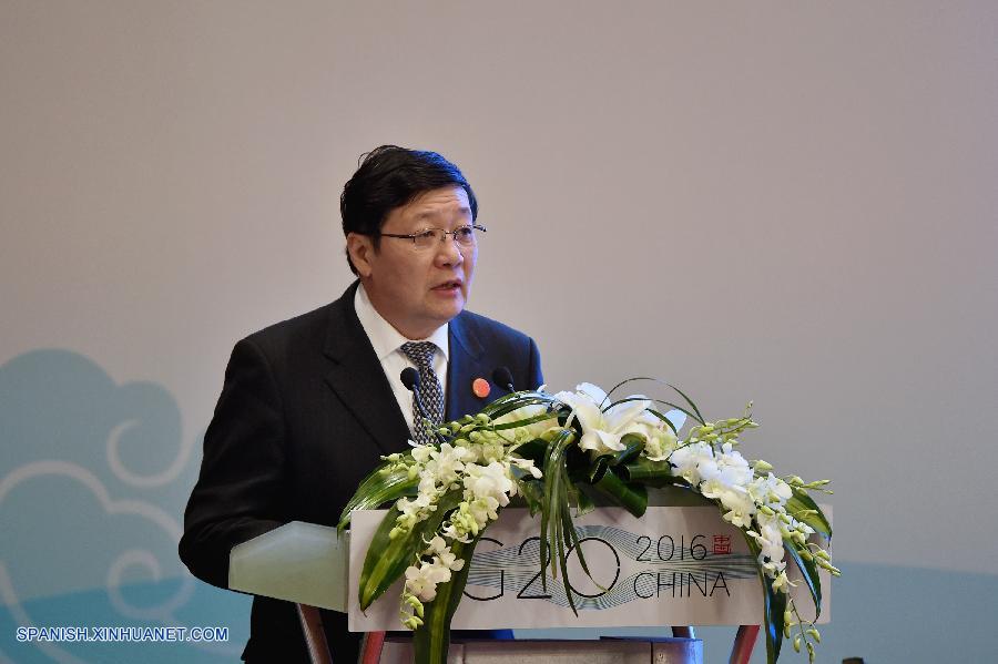 El ministro de Hacienda chino, Lou Jiwei, pronuncia un discurso en el Seminario de Alto Nivel del G20 sobre la reforma estructural en Shanghai, el 26 de febrero de 2016. (Xinhua / Li Xin)