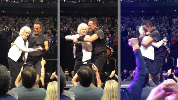 Bruce Springsteen baila con una fan de 91 años en un concierto