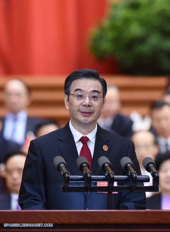 El presidente del Tribunal Popular Supremo (TPS), Zhou Qiang, presenta un informe de trabajo del TPS , en Beijing, capital de China, el 13 de marzo de 2016. (Xinhua/Gao Jie)