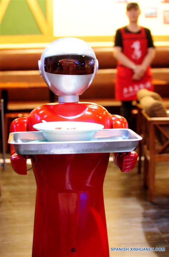 Robot atiende en restaurante en Shenyang