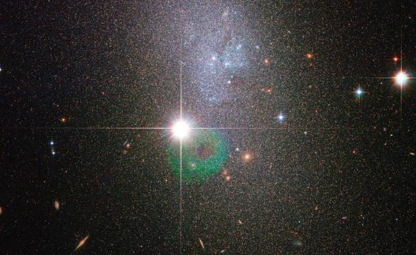 Hallan misteriosa estrella que reduce su luminosidad cada 70 años