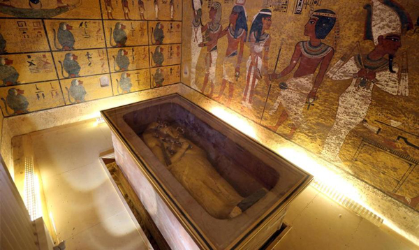 Egipto confirma que hay dos cámaras ocultas en la tumba de Tutankamón