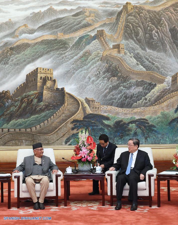 El máximo asesor político de China, Yu Zhengsheng, se reúne con el primer ministro nepalés, K. P. Sharma Oli, en Beijing, capital de China, el 23 de marzo de 2016. (Xinhua/Pang Xinglei)
