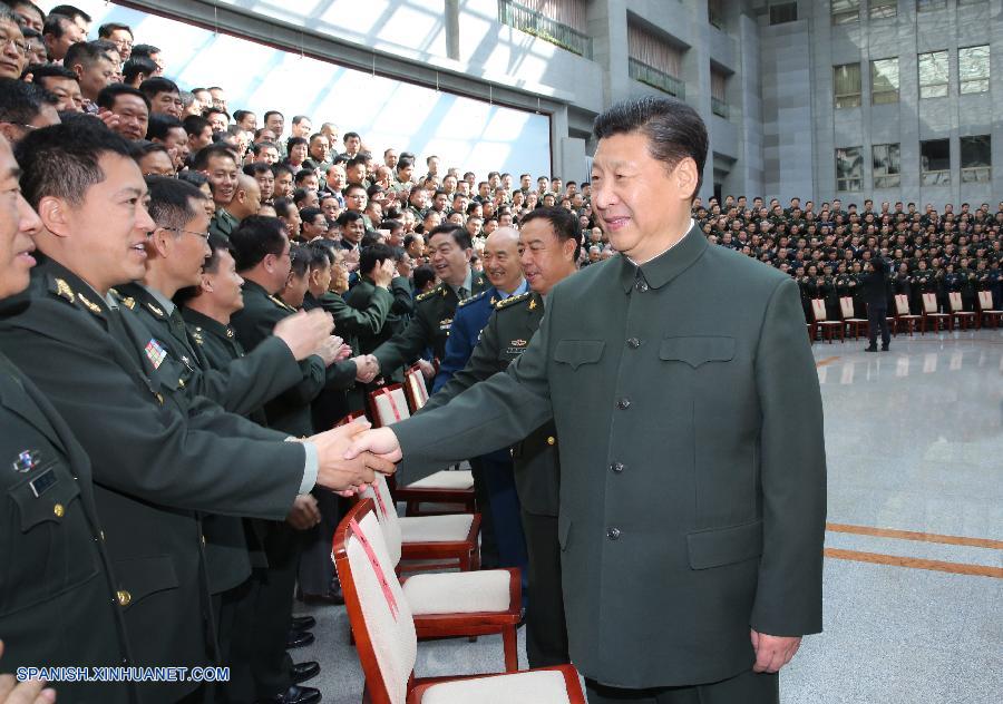 El presidente de China, Xi Jinping lleva a cabo una gira de inspección de Universidad de Defensa Nacional (UDN) del Ejército Popular de Liberación (EPL) de China en Beijing, capital de China, 23 de marzo de 2016. (Xinhua / Li Gang)