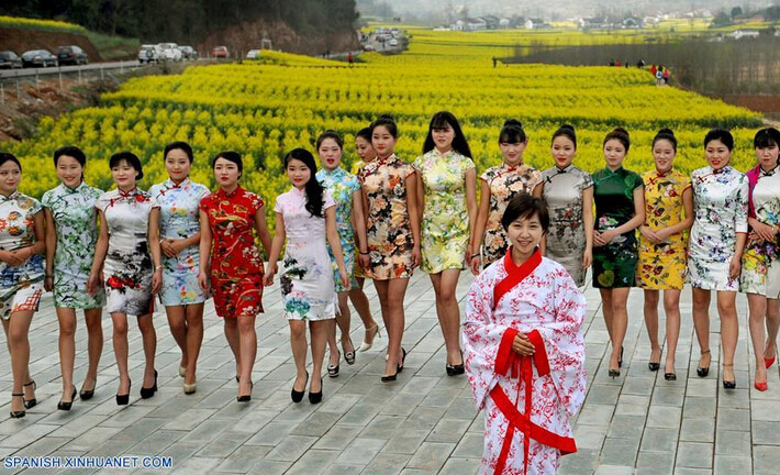 Shaanxi: Muestran la belleza de vestidos tradicionales de China en "el mar de flores" 4
