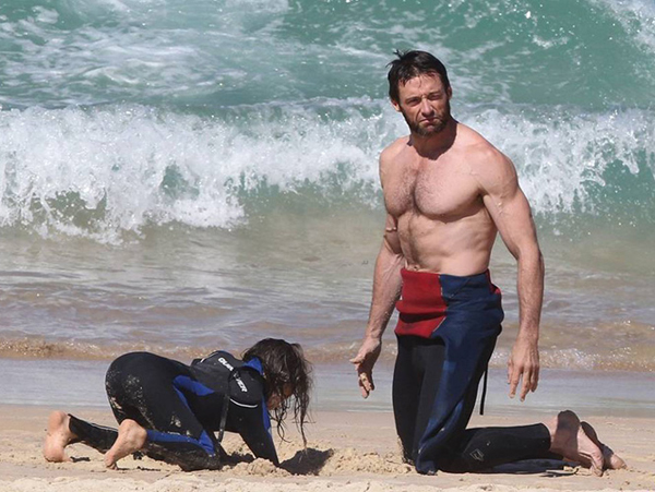 Hugh Jackman salva a su hijo de morir ahogado en el mar