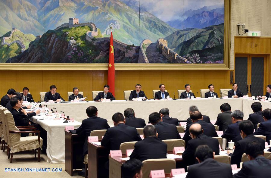 El primer ministro de China, Li Keqiang, hace las declaraciones durante la cuarta reunión sobre gobernación honesta, en Beijing, capital de China, el 28 de marzo de 2016. (Xinhua/Rao Aimin)