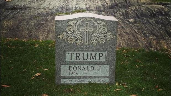 Aparece una misteriosa tumba de Trump en el centro de Nueva York