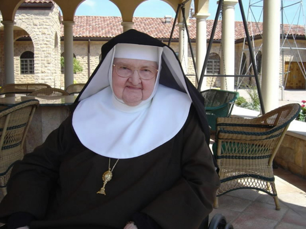 Fallece la monja que fundó la mayor red de TV católica del mundo