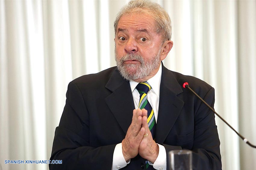 Lula acusa a medios brasileños de buscar un "clima" similar al golpe fallido contra Hugo Chávez