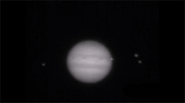 Captan el impacto de algo desconocido contra Júpiter