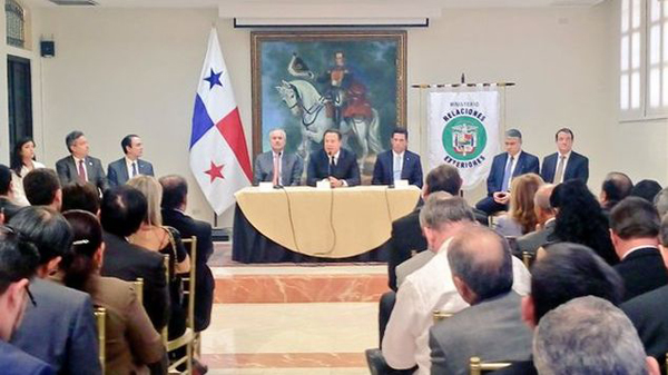 El presidente Varela se reúne con diplomáticos debido al escándalo Mossack Fonseca