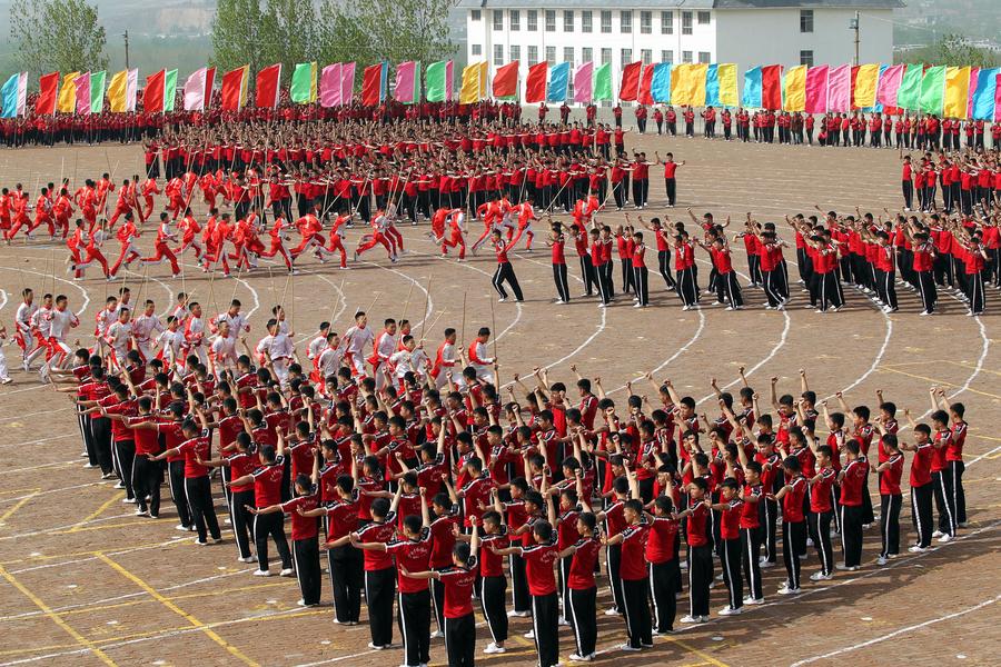 26.000 estudiantes de Kungfu forman impresionantes figuras