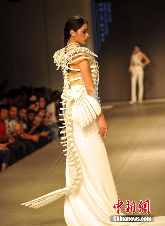 Universitarios diseñan ropa con impresión 3D para el desfile T-stage Show