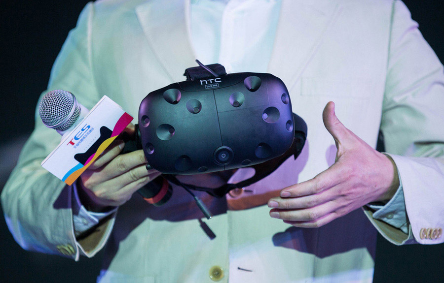Casco de realidad virtual en la Cumbre Ecológica de Tmall en Hangzhou, el 11 de abril de 2016.