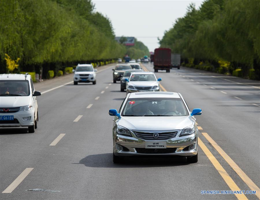 Mundialmente, al menos 18 compañías están desarrollando vehículos sin conductor, incluidas BMW, Audi y Toyota. Por la parte china figuran fabricantes como el Grupo BAIC, el Grupo GAC, SAIC Motor, Chang'an y BYD. (Xinhua/Liu Chan)