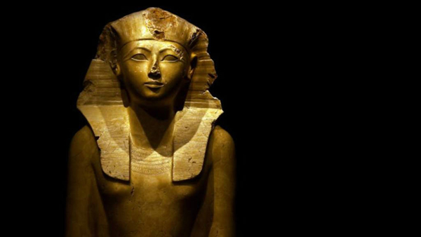 Niña israelí halla amuleto egipcio de época de los faraones