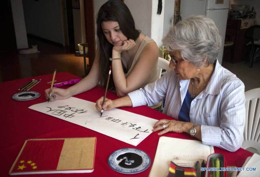 ONU exhibe caligrafía de mujeres única durante Día del Idioma Chino 2