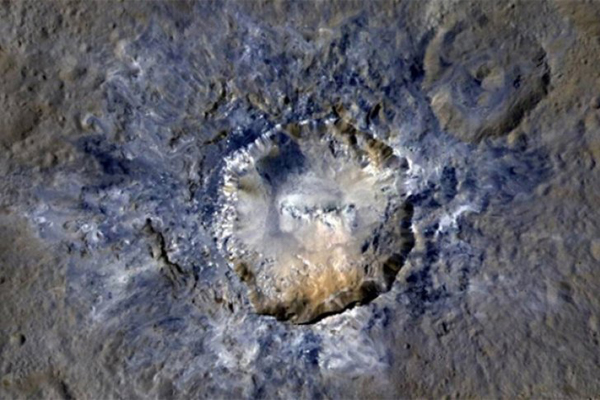 La NASA publica imágenes de dos enigmáticos cráteres en Ceres