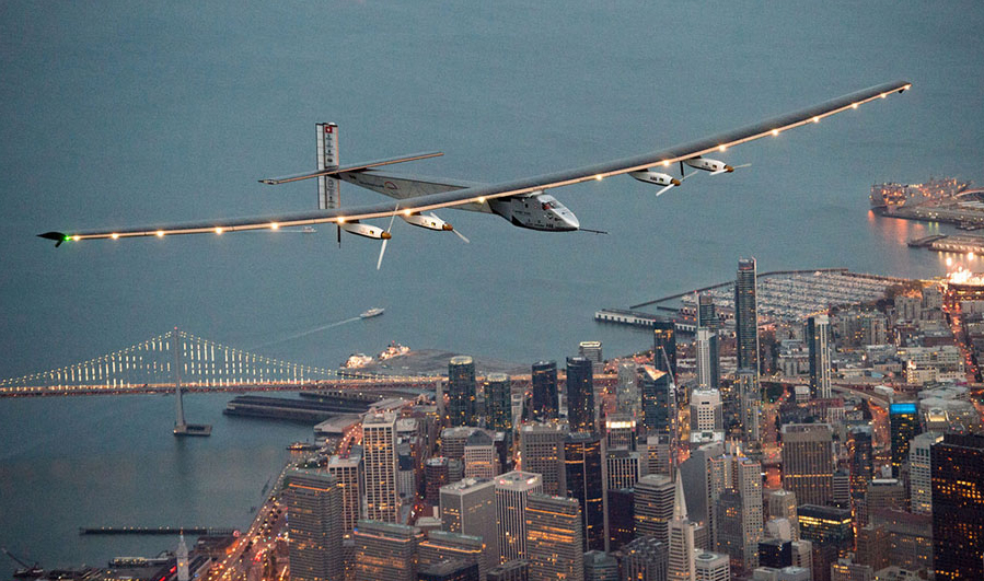 El avión solar 'Impulse' llega a San Francisco tras atravesar el Pacífico