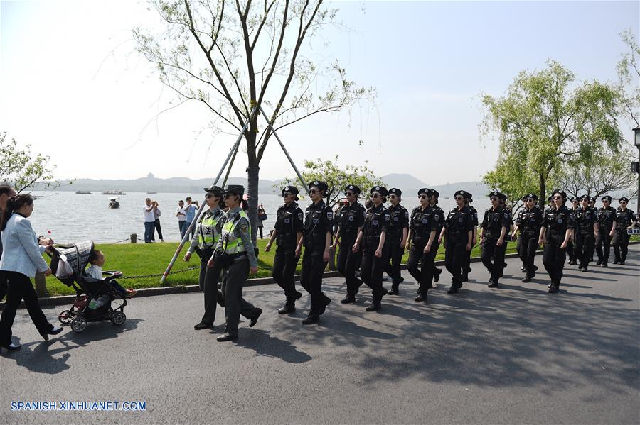 21 mujeres patrullan el Lago Oeste de Hangzhou