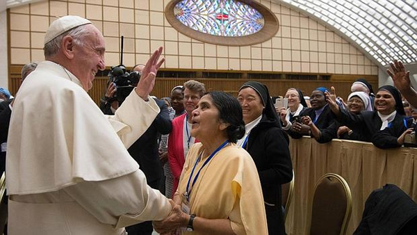 El Papa quiere que las mujeres oficien bautizos y matrimonios