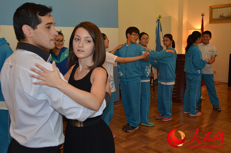 Claudio Peralta y Hanna López son una pareja profesional de bailarines de tango argentino y profesores de la Milonga Dai Dai, la escuela de tango más conocida de Beijing. (Foto: YAC)