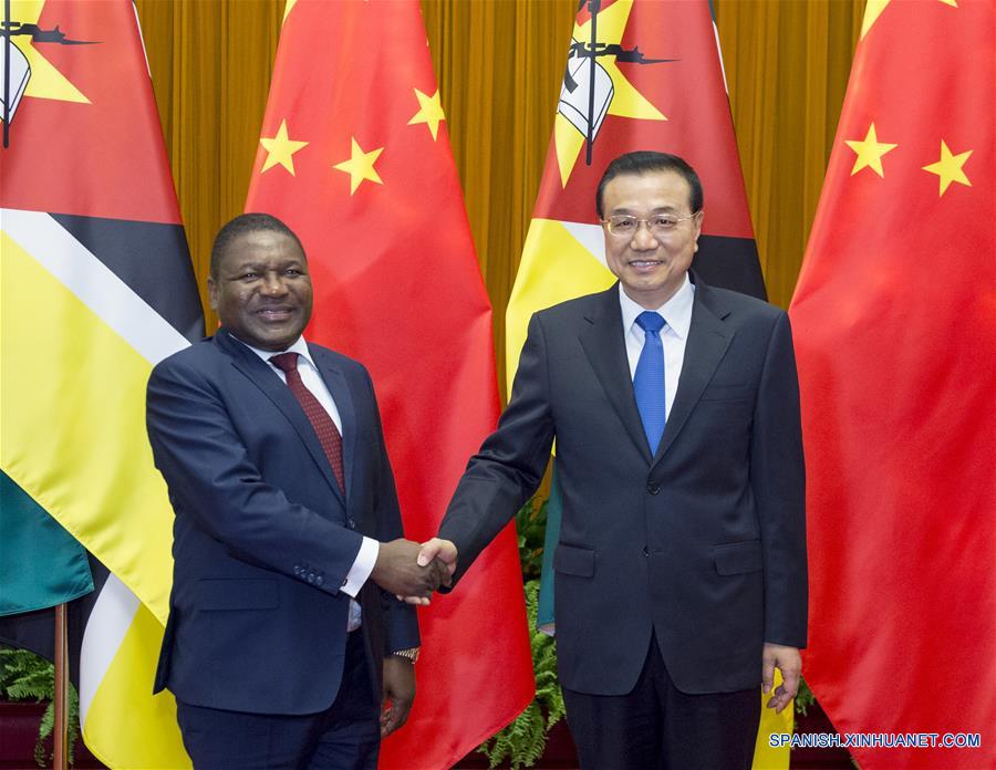 El primer ministro de China, Li Keqiang, se reúne con el presidente de Mozambique, Filipe Jacinto Nyusi en Beijing, capital de China, 19 de mayo de 2016. (Xinhua / Wang Ye)