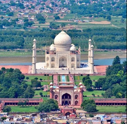 Los insectos amenazan al Taj Mahal