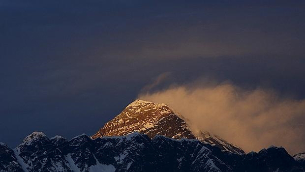 Una alpinista australiana muere en los brazos de su marido tras haber coronado el Everest