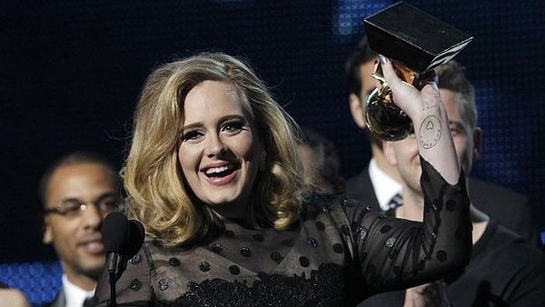 Adele será la nueva vecina de Ashton Kutcher y Mila Kunis en EE.UU