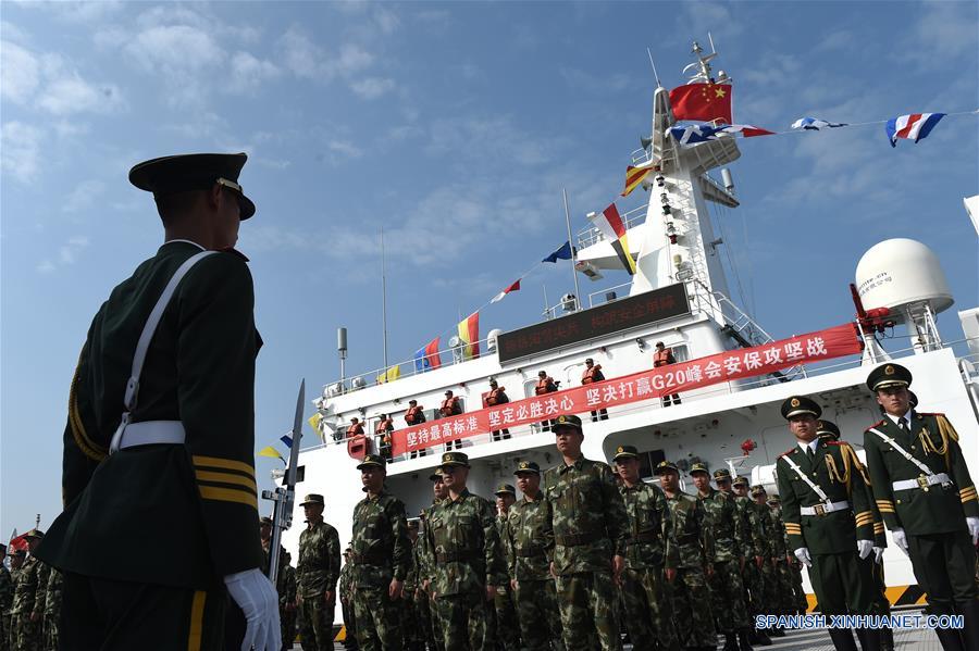 ZHEJIANG, mayo 31, 2016 (Xinhua) -- Soldados asisten a la ceremonia de lanzamiento de la misión de seguridad marítima para la Cumbre del Grupo de los 20 (G20) 2016, en la provincia de Zhejiang, en el este de China, el 31 de mayo de 2016. Más de 300 miembros de la Guardia Costera asistieron el martes a la ceremonia.(Xinhua/Huang Zongzhi)