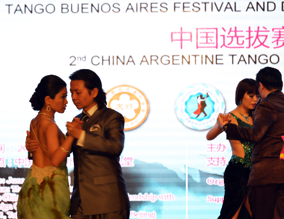 Bailarines chinos aspiran a ganar el título mundial de Tango Argentino