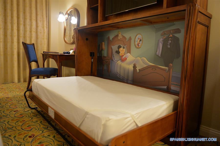 SHANGHAI, junio 14, 2016 (Xinhua) -- Vista de una cama para niños en un cuarto del Shanghai Disneyland Hotel en Shanghai, en el este de China, el 14 de junio de 2016. El Shanghai Disney Resort, el sexto en el mundo, abrirá oficialmente el 16 de junio. (Xinhua/Liu Xiaojing)