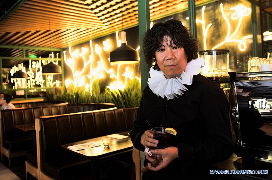 El director Meng Jinghui, asiste a una conferencia de prensa del 9 Festival de Artes Escénicas de Beijing, en Beijing, capital de China, el 15 de junio de 2016. Treinta y siete obras y un soneto de William Shakespeare serán puestos en escena en el festival que se llevará a cabo en septiembre. (Xinhua/Jin Liangkuai)