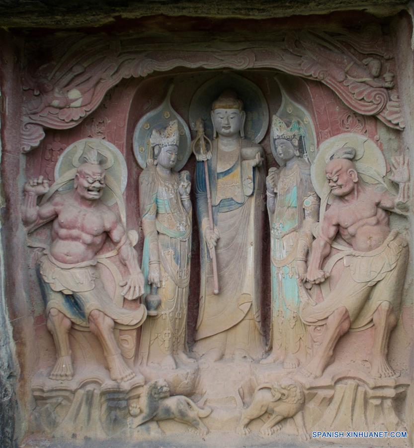 SICHUAN, junio 21, 2016 (Xinhua) -- Vista de las estatuas en el Templo Shuining en Bazhong, provincia de Sichuan, en el suroeste de China, el 21 de junio de 2016. De acuerdo con estadísticas de la autoridad de reliquias, hay más de 8,000 estatuas en unas 500 grutas de Bazhong. La mayoría de ellas fueron creadas en la Dinastía Tang (618-907). Las Grutas de Bazhong se caracterizan por la talla y pintura de las figuras de la Dinastía Tang. (Xinhua/Jiang Hongjing)