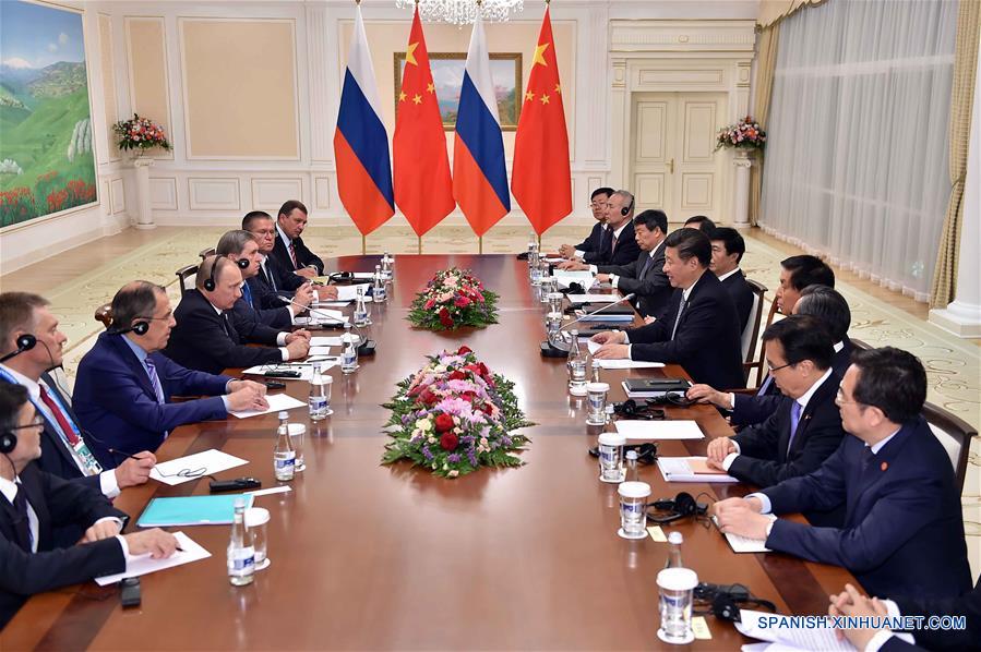 Se reúnen presidentes de China y Rusia