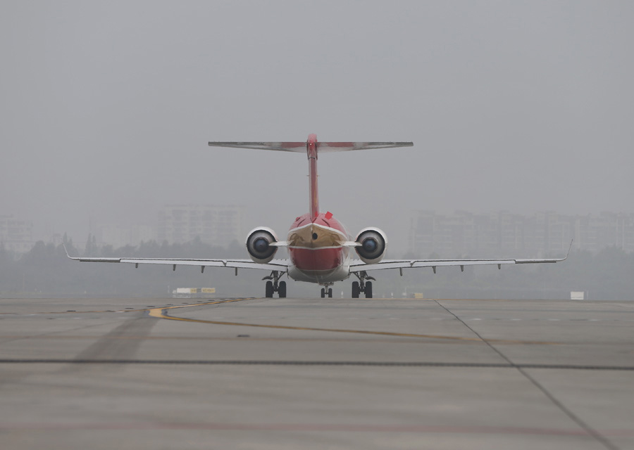 Primer avión regional de China comienza operación comercial