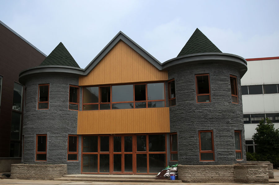 Vista frontal de la primera casa construida con impresión 3D en el distrito Tongzhou de Beijing, el 1 de julio de 2016. 