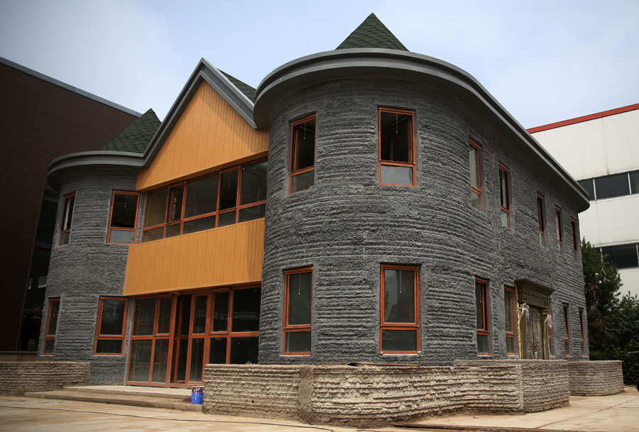 Vista frontal de la primera casa construida con impresión 3D en el distrito Tongzhou de Beijing, el 1 de julio de 2016.