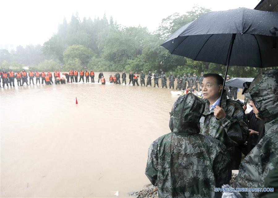 El premier chino, Li Keqiang  realizauna visita de inspección en las provincias de Anhui, Hunan y Hubei el martes y miércoles para observar de primera mano el control de inundaciones y la ayuda por desastre.(Xinhua / Pang Xinglei)