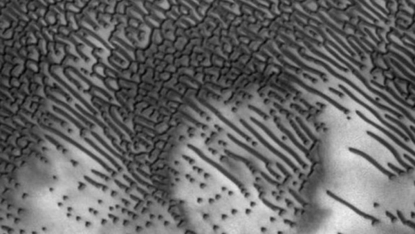 La NASA descubre dunas con forma de 'código morse' en Marte