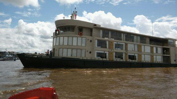 Piratas de río asaltan un crucero turístico en el Amazonas