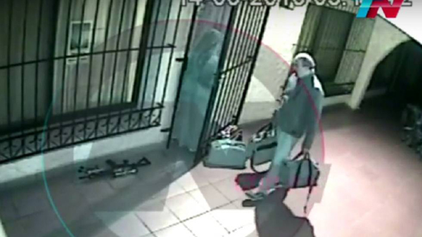 Un vídeo muestra como una monja esconde 9 millones de dólares en un convento
