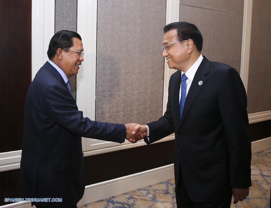 El primer ministro de China, Li Keqiang, se reúne con el primer ministro de Camboya, Samdech Techo Hun Sen, en Ulan Bator, Mongolia, 15 de julio de 2016. (Xinhua / Pang Xinglei)